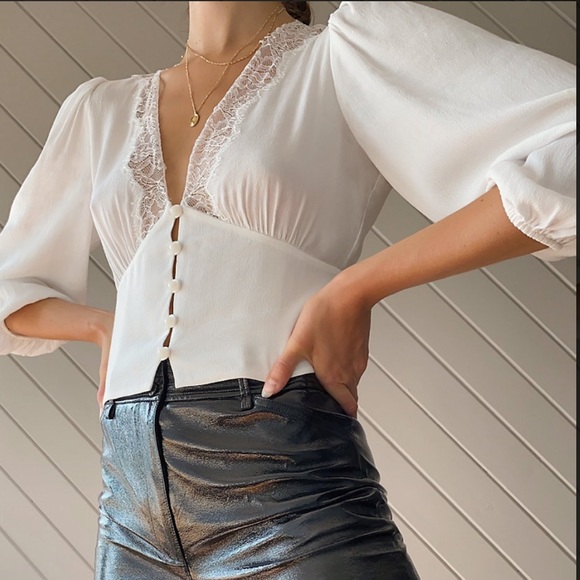 Aritzia NWT L romance me blouse - Picture 2 of 8